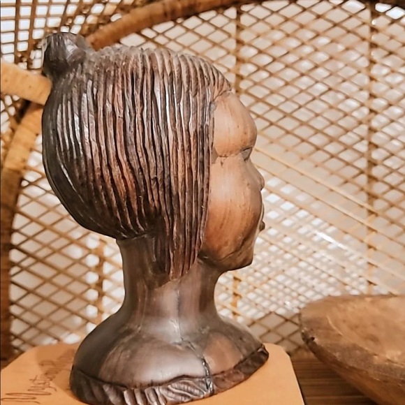 Unique wood carved piece. Lovely. - Picture 2 of 2